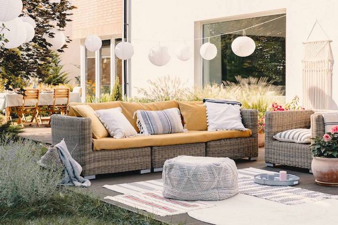 trendy outdoor rugs for your summer patio 2021