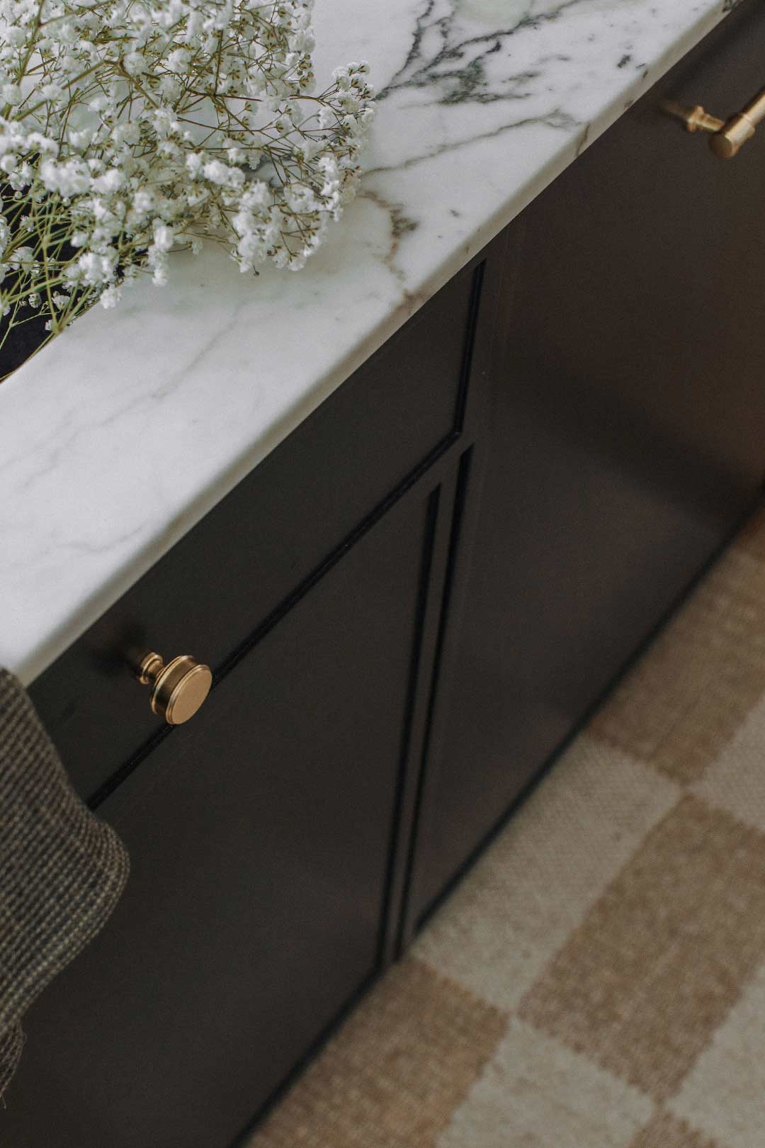 Top down view of marble countertop and organic-modern rug and styling by Jennifer Murphy of J. Reiko Design + Co